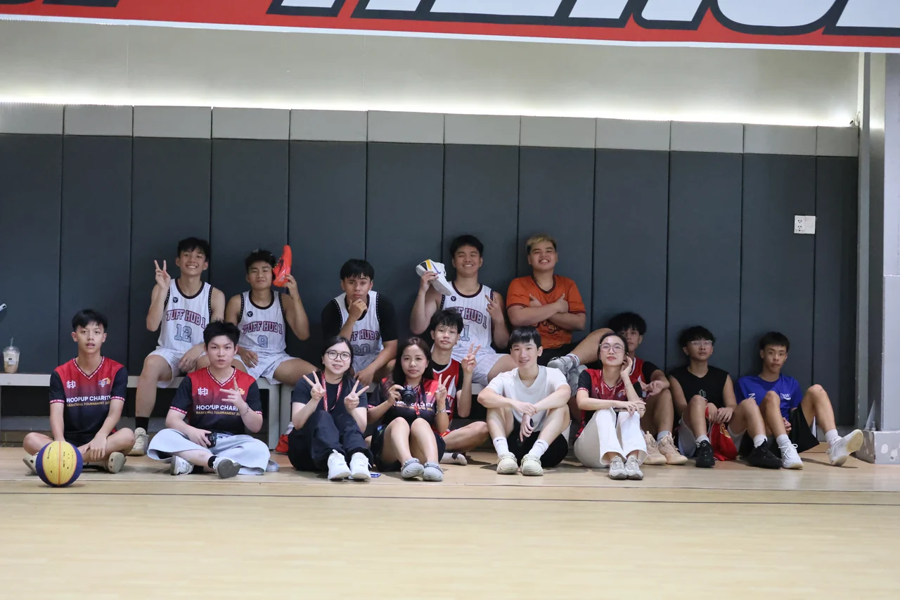 Basketball teams at the HoopUp charity tournament