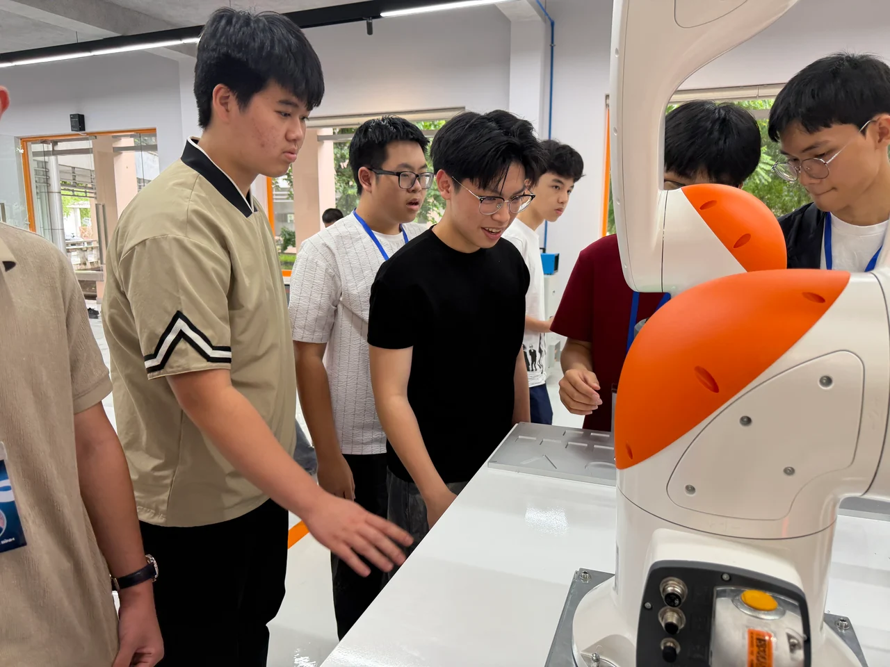 Industrial robotics training at SHTP